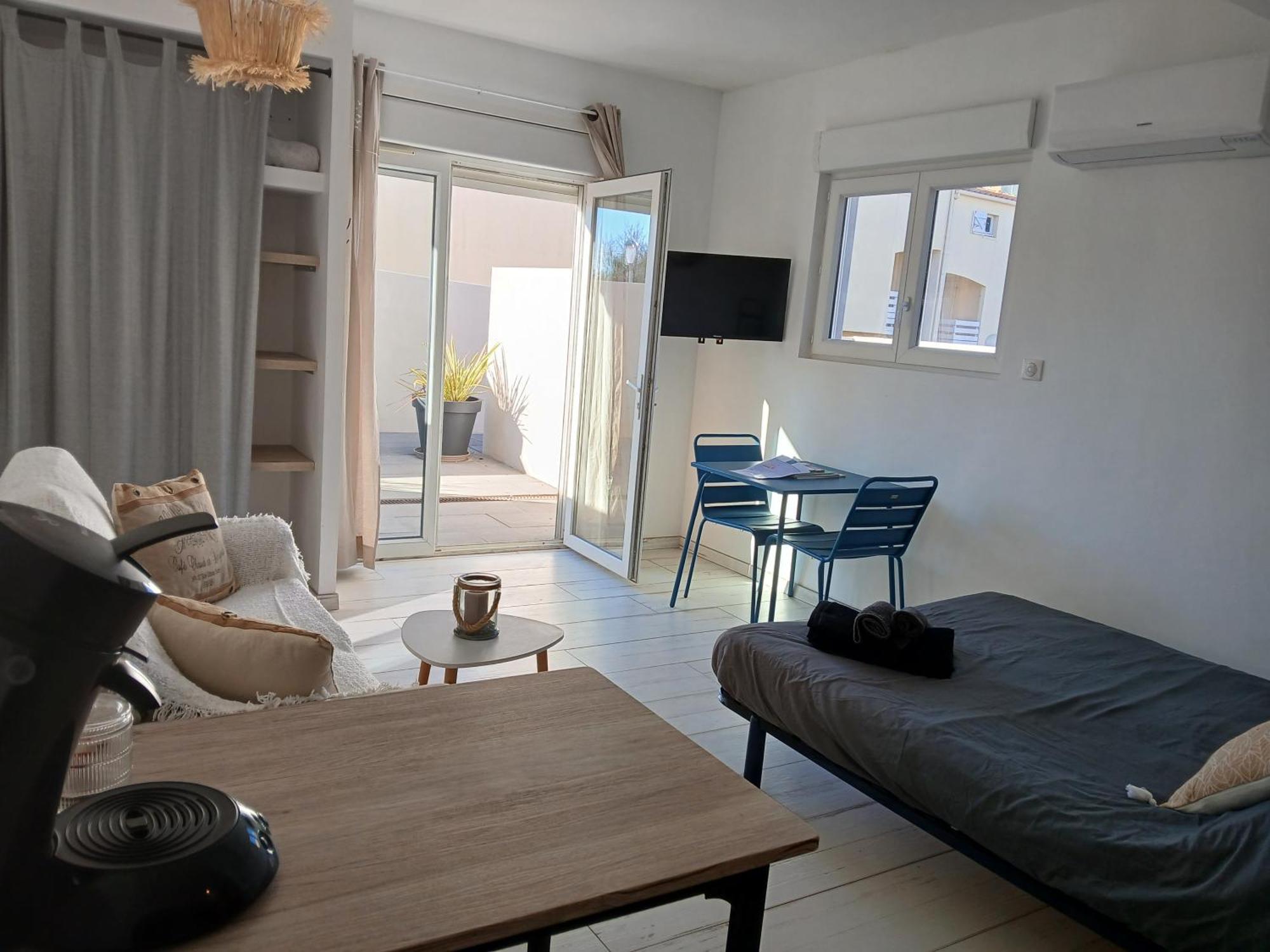 Maison Basalte Agde Luaran gambar