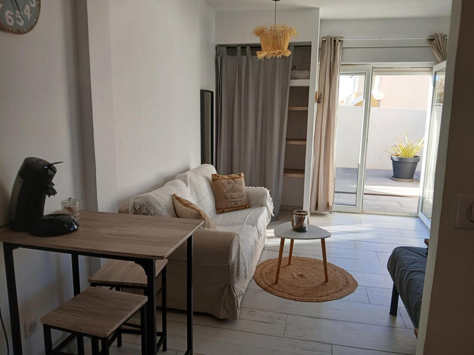 Maison Basalte Agde Luaran gambar