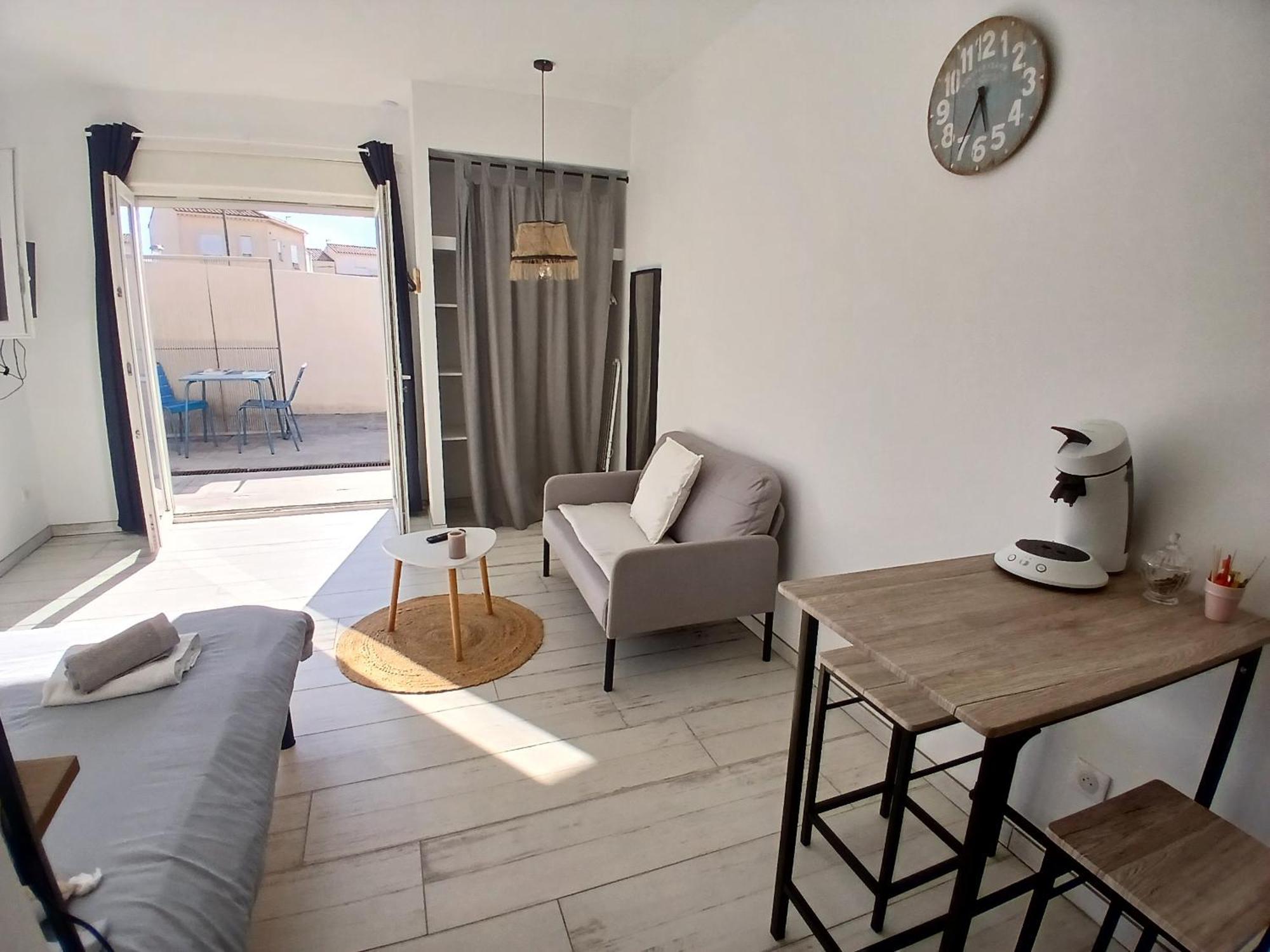 Maison Basalte Agde Luaran gambar