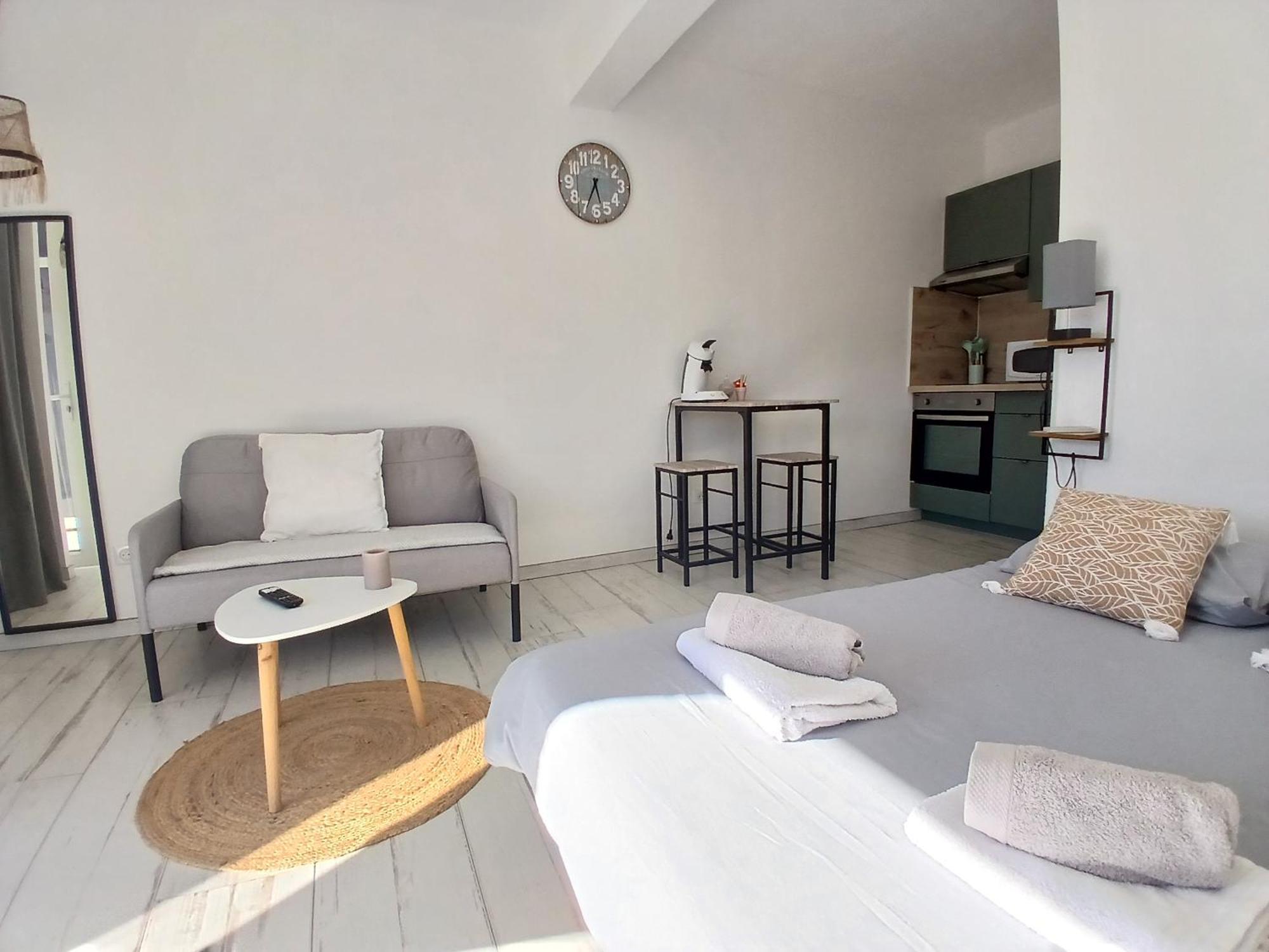 Maison Basalte Agde Luaran gambar